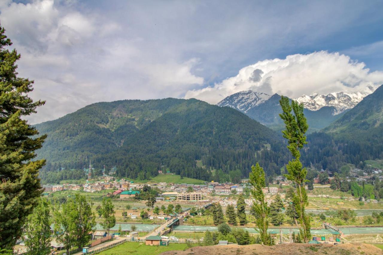 Hotel Little Silver Pahalgam Exterior photo