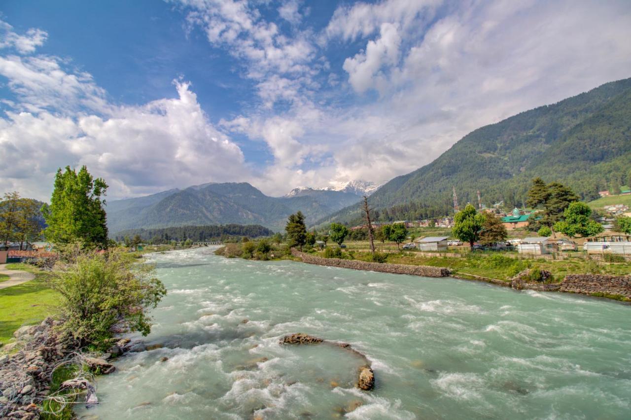 Hotel Little Silver Pahalgam Exterior photo