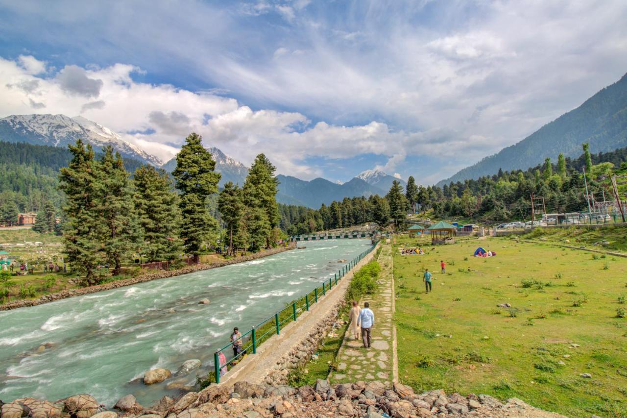 Hotel Little Silver Pahalgam Exterior photo