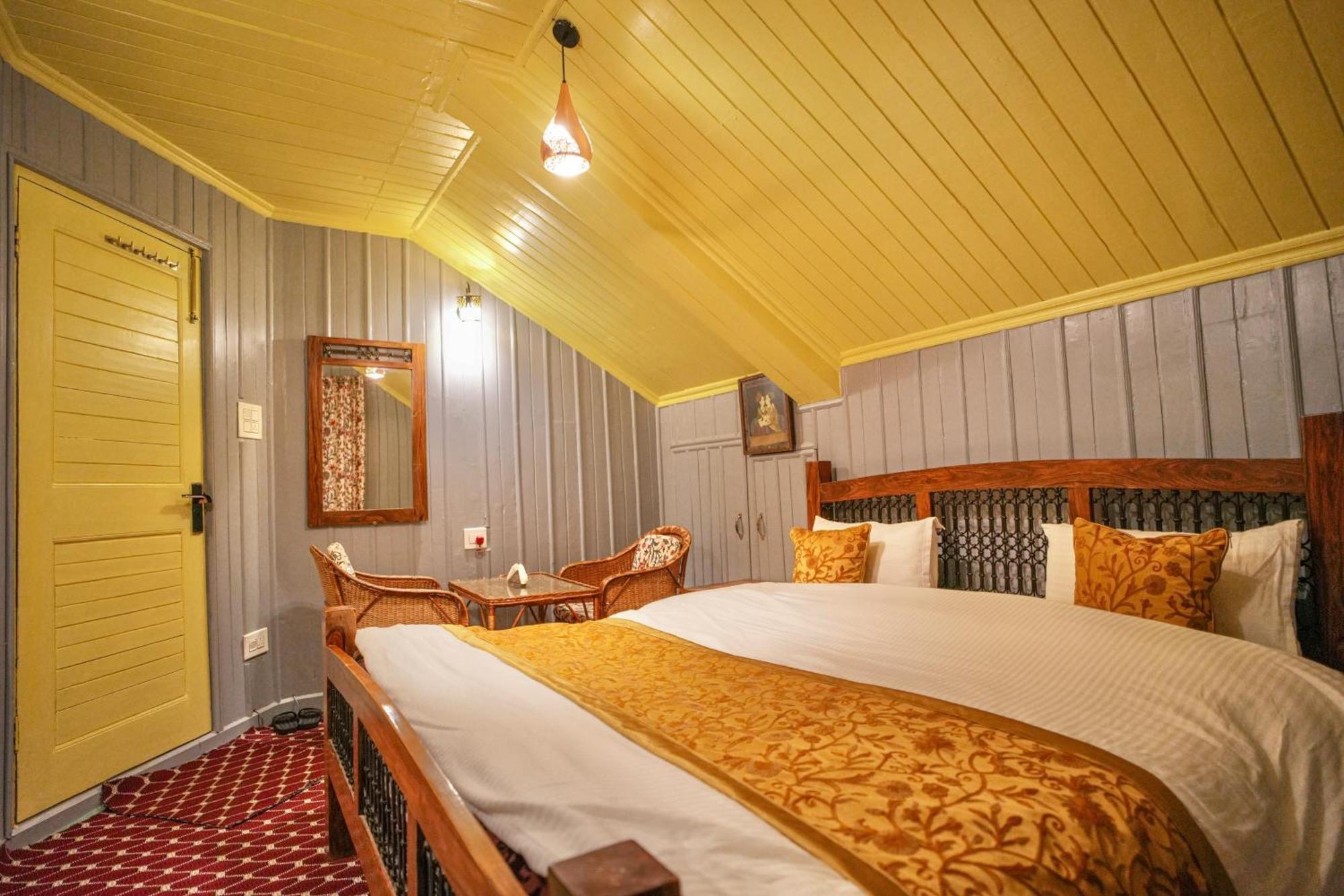 Hotel Little Silver Pahalgam Exterior photo