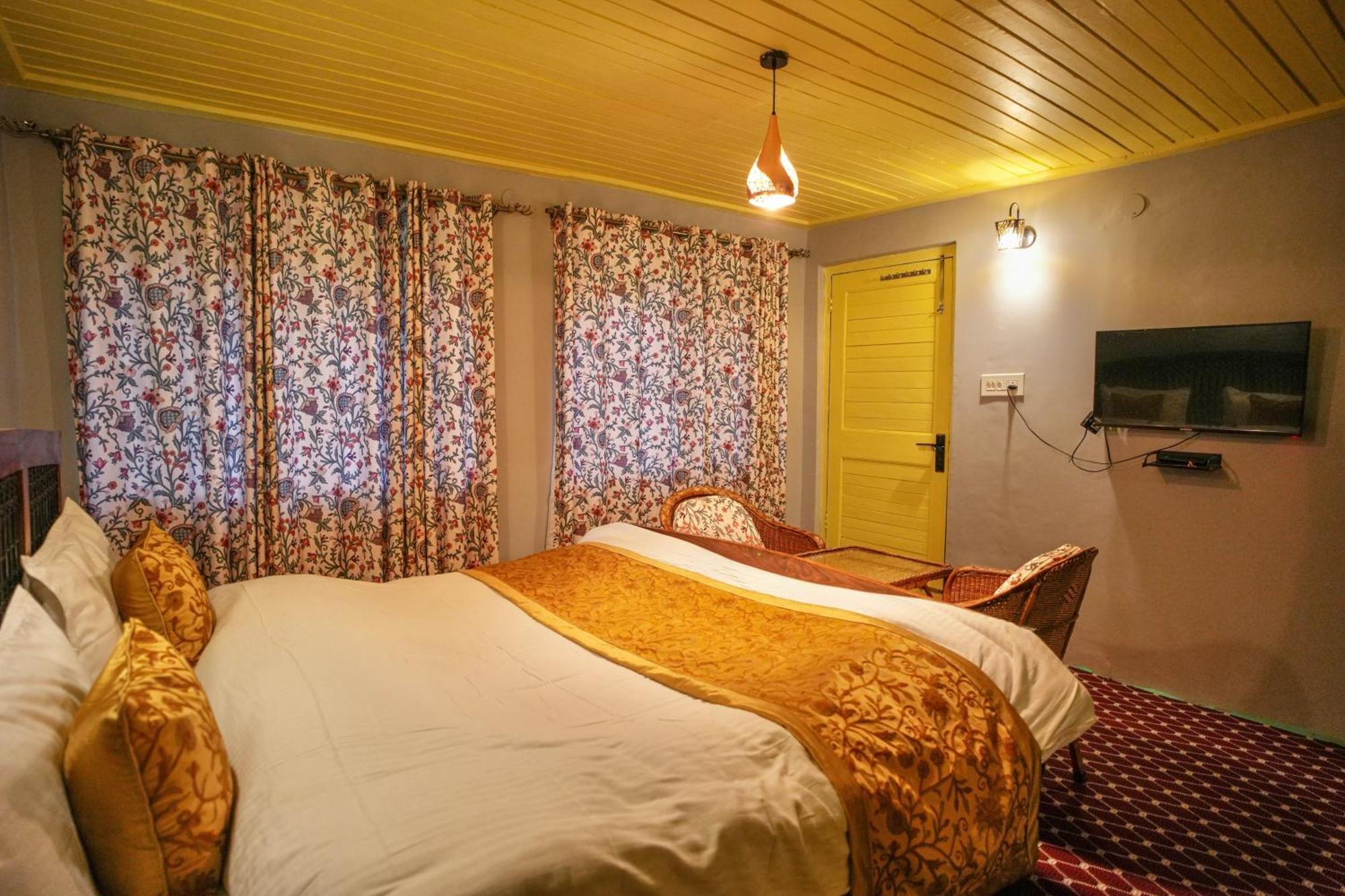 Hotel Little Silver Pahalgam Exterior photo