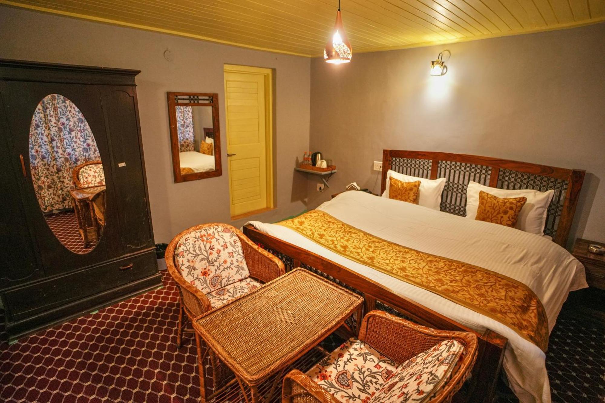 Hotel Little Silver Pahalgam Exterior photo